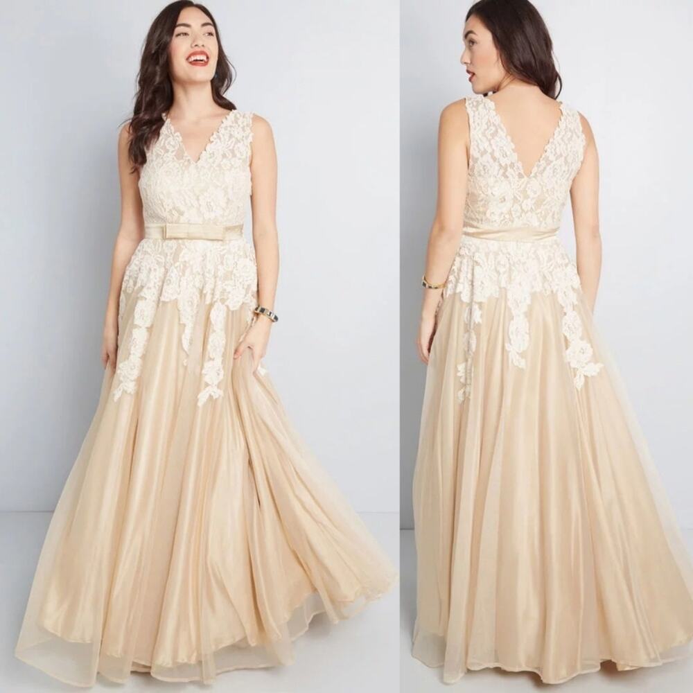 Modcloth Lace & Tulle Ivory Wedding Gown NEW